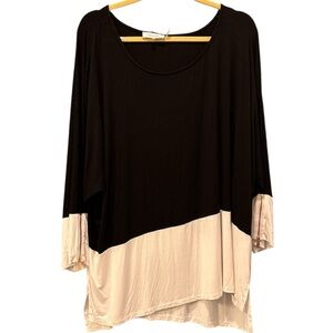 Women’s Calvin Klein Black and White Top Size 3X